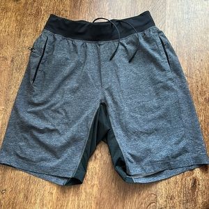 Lululemon Men’s Shorts // Heathered Gray // Size SMALL // 7 inch inseam